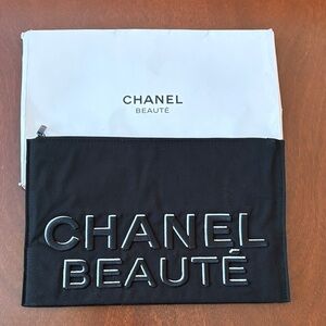 CHANEL BEAUTE make-up pouch new in box